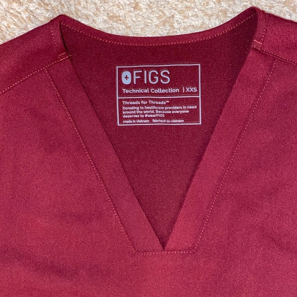 Figs Technical Collection Scrubs Top - Picture 2 of 2